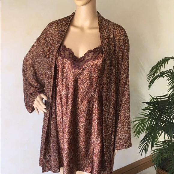 Vintage Victoria’s Secret Nightie and Sheer Robe Set Leopard Print L - Picture 3 of 16